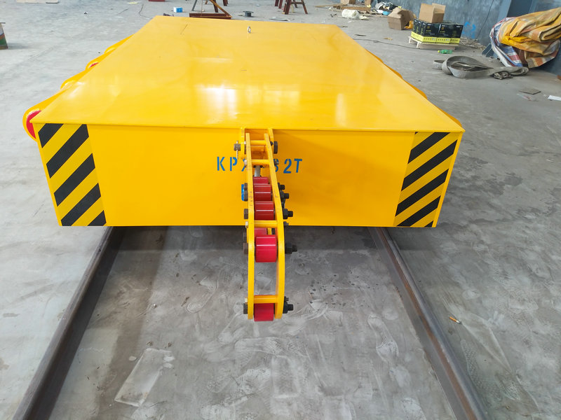 Trolley 32 Tons Terhubung Dengan Traktor